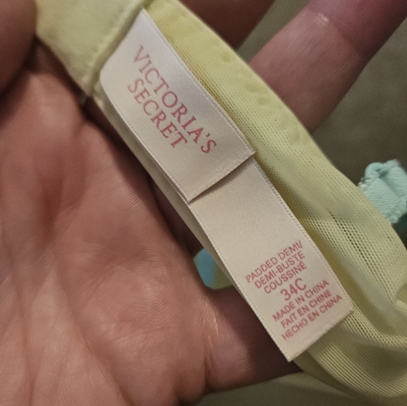 Victoria's Secret Light Yellow T-Shirt Bra with Light Blue Trim - Picture 3 of 3